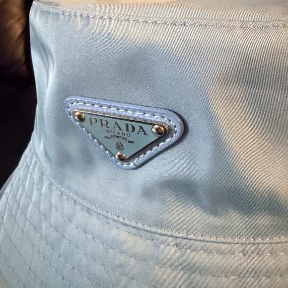 WOMEN'S PRADA BLUE RE-NYLON BUCKET HAT LOGO PLAQUE ONE SIZE - Picture 2 of 5